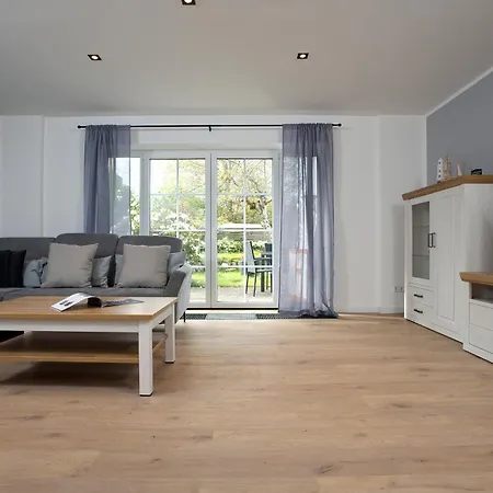 Holiday home Leos Hues *